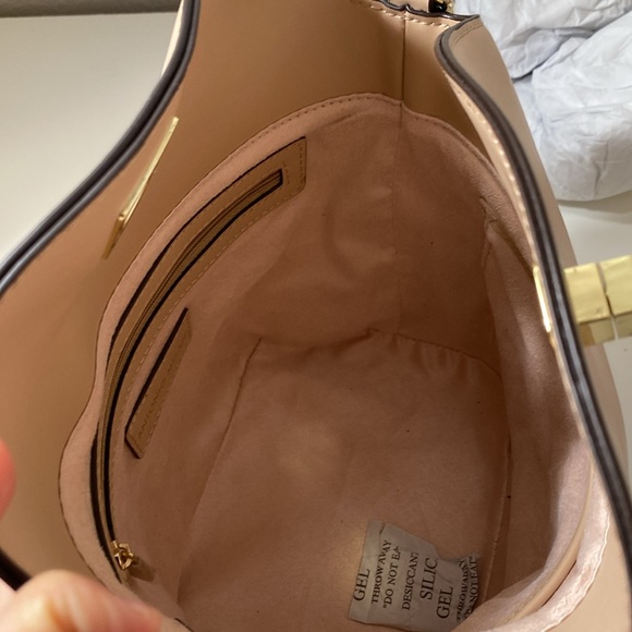 NWT Antonio Melanin turn lock crossbody bag taup color - Picture 2 of 11